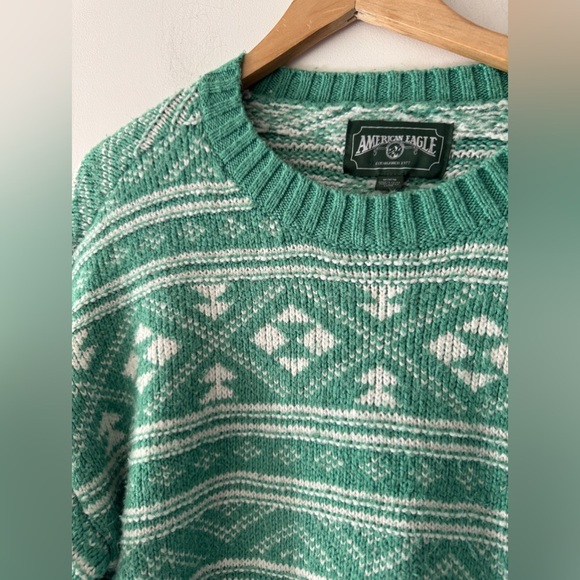 American Eagle Fairisle Snowdrift Crewneck Sweater Green White Winter Pattern - Picture 2 of 4